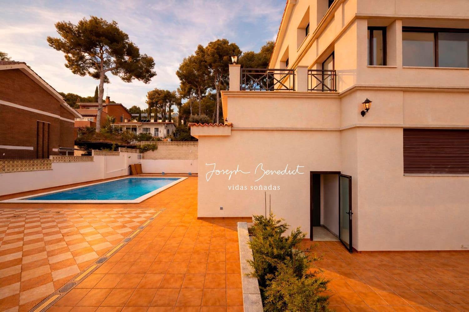 9 sypialnia Willa na sprzedaż w Castelldefels z basenem garażem - 2 075 000 € (Ref: 9780002)