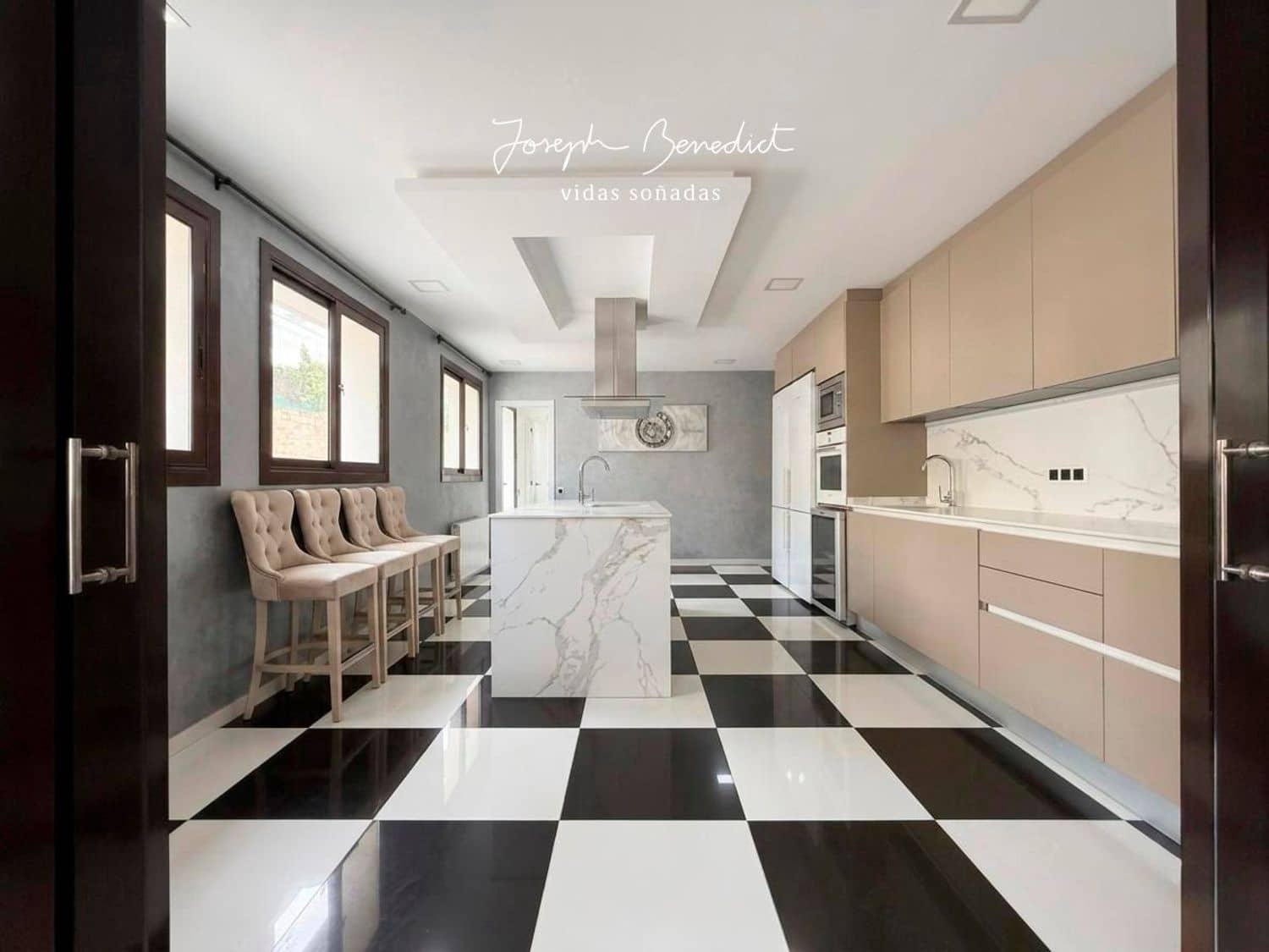 9 sypialnia Willa na sprzedaż w Castelldefels z basenem garażem - 2 075 000 € (Ref: 9780002)