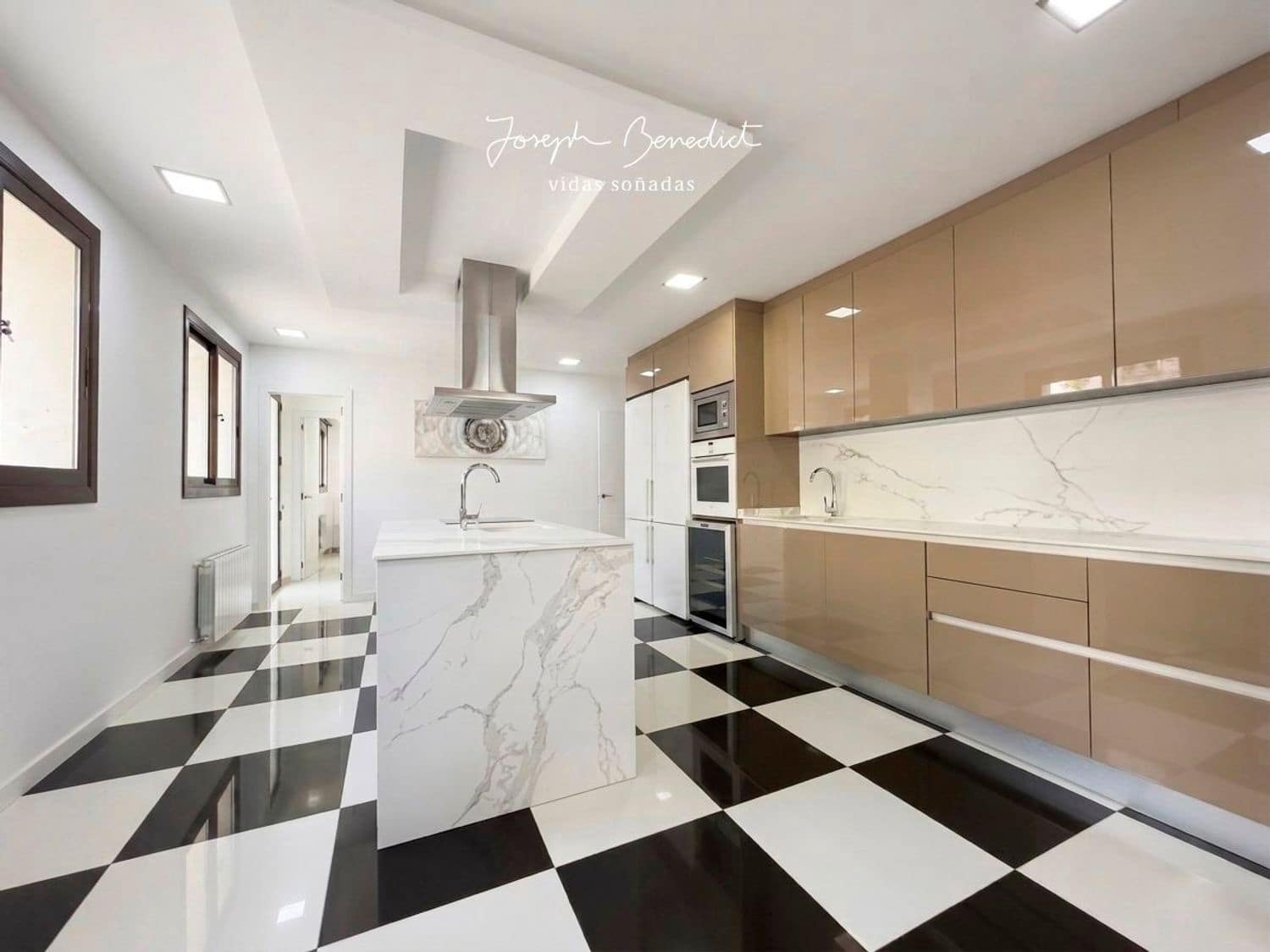 9 sypialnia Willa na sprzedaż w Castelldefels z basenem garażem - 2 075 000 € (Ref: 9780002)