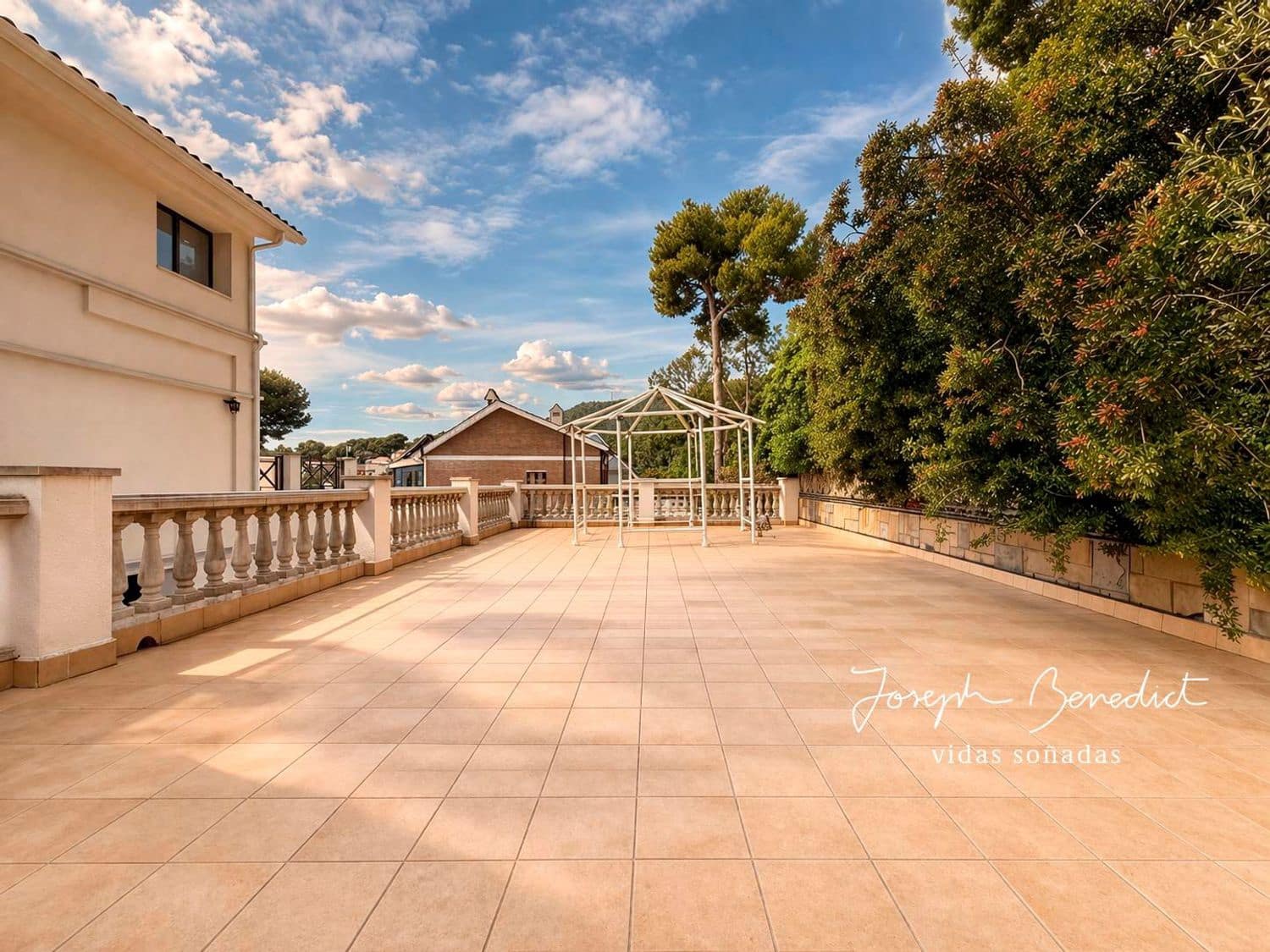 9 sypialnia Willa na sprzedaż w Castelldefels z basenem garażem - 2 075 000 € (Ref: 9780002)