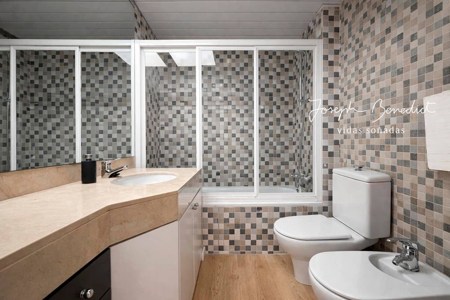 4 sypialnia Dom na sprzedaż w L'Hospitalet de Llobregat z garażem - 615 000 € (Ref: 9788084)