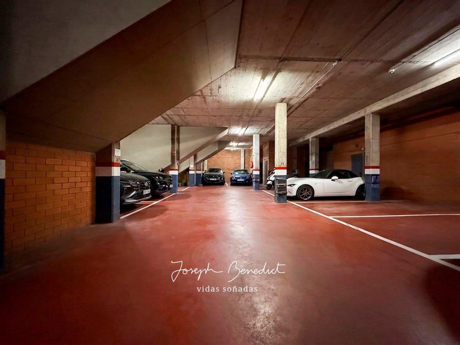 4 sypialnia Dom na sprzedaż w L'Hospitalet de Llobregat z garażem - 615 000 € (Ref: 9788084)