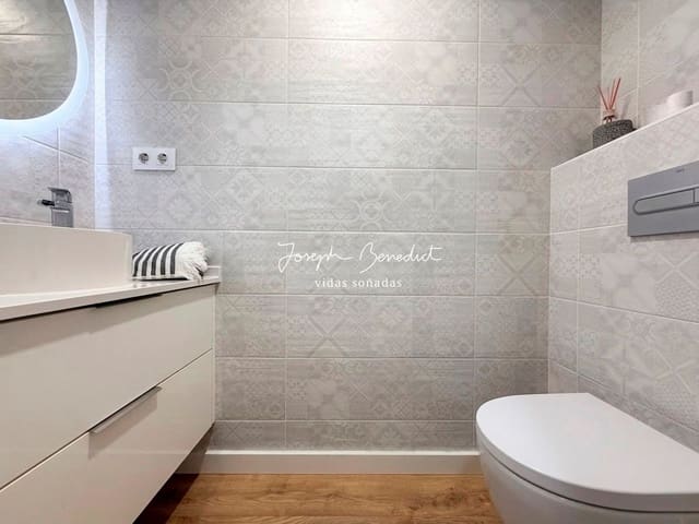 4 sypialnia Dom na sprzedaż w L'Hospitalet de Llobregat z garażem - 615 000 € (Ref: 9788084)