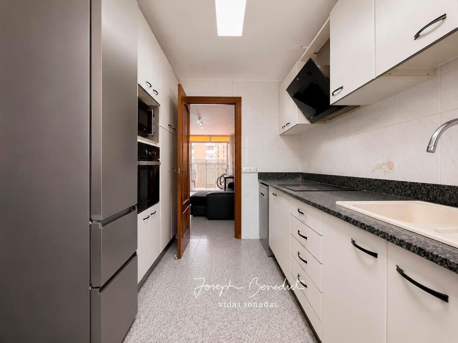 3 bedroom Apartment for sale in L'Hospitalet de Llobregat with garage - € 253,000 (Ref: 9872956)