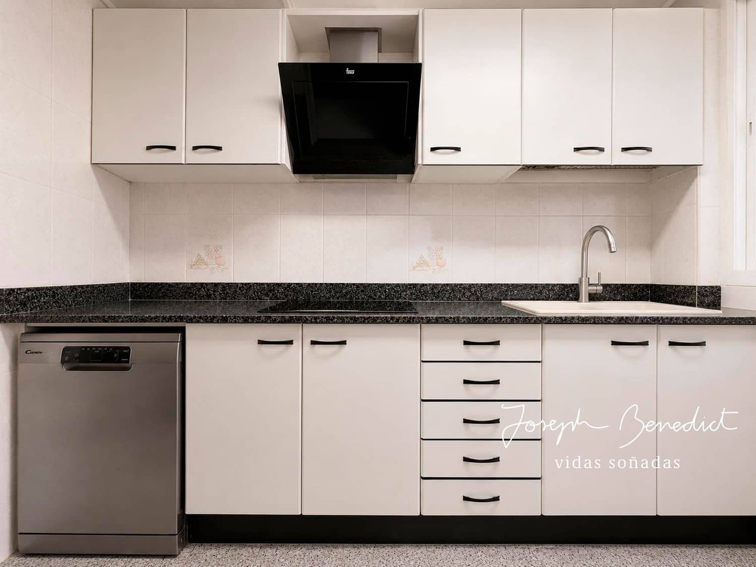 3 bedroom Apartment for sale in L'Hospitalet de Llobregat with garage - € 253,000 (Ref: 9872956)