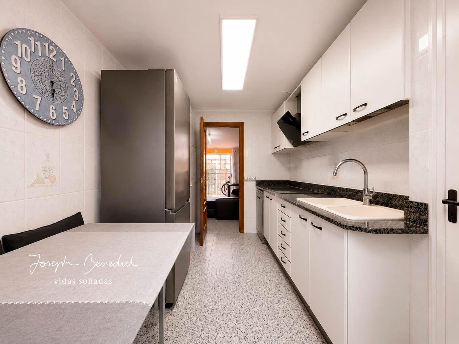 3 bedroom Apartment for sale in L'Hospitalet de Llobregat with garage - € 253,000 (Ref: 9872956)