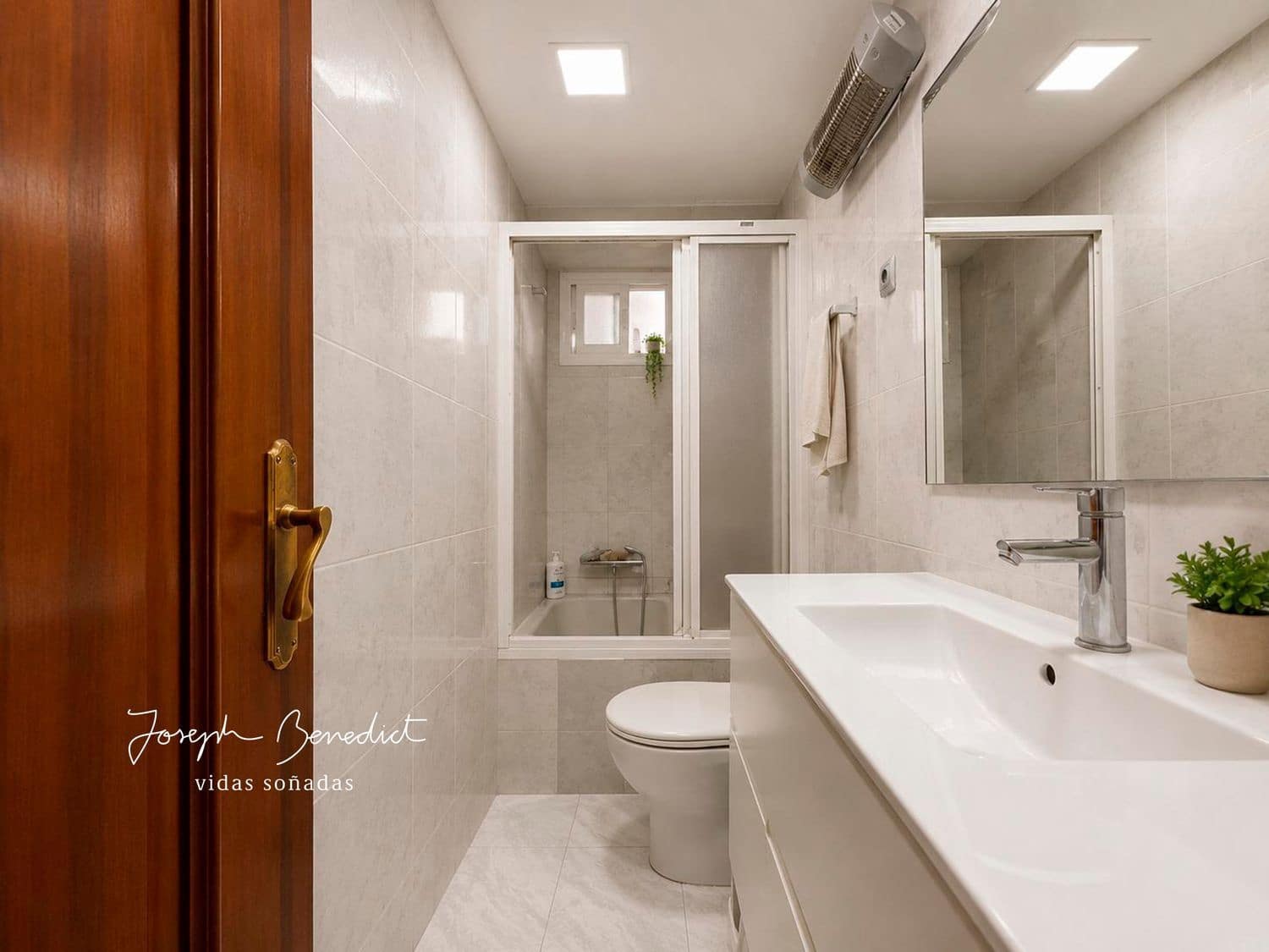 3 bedroom Apartment for sale in L'Hospitalet de Llobregat with garage - € 253,000 (Ref: 9872956)
