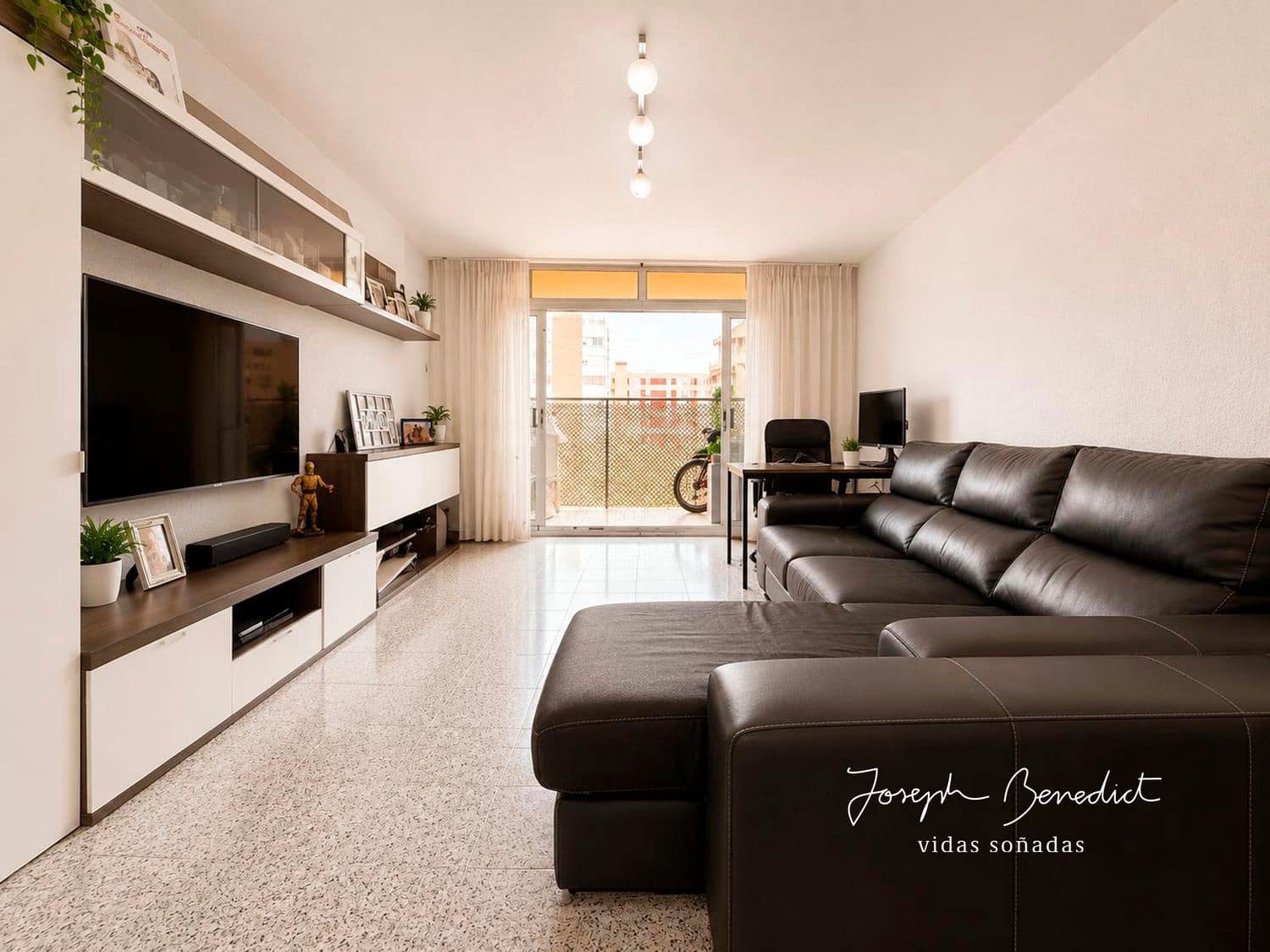 3 bedroom Apartment for sale in L'Hospitalet de Llobregat with garage - € 253,000 (Ref: 9872956)