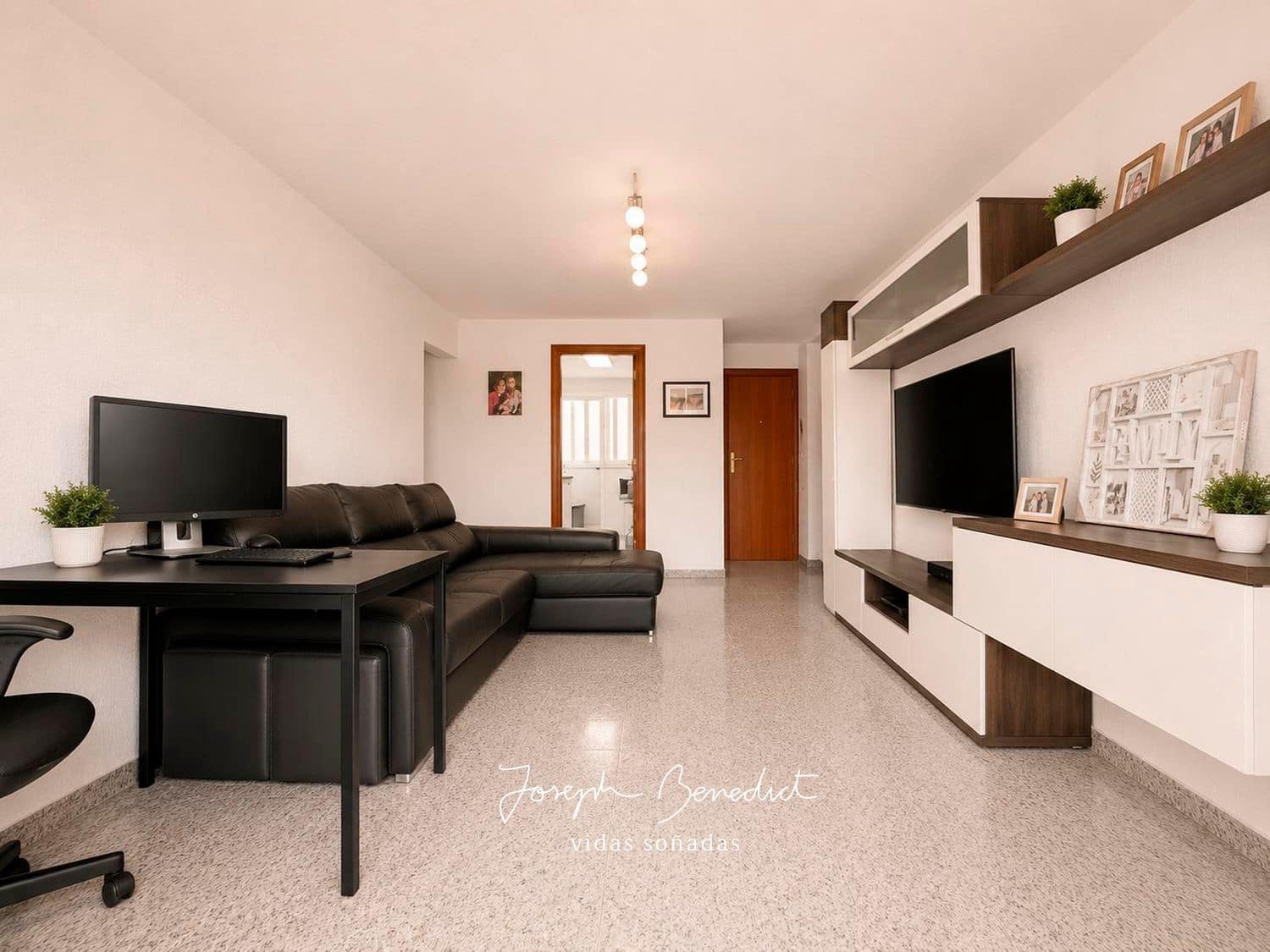 3 bedroom Apartment for sale in L'Hospitalet de Llobregat with garage - € 253,000 (Ref: 9872956)