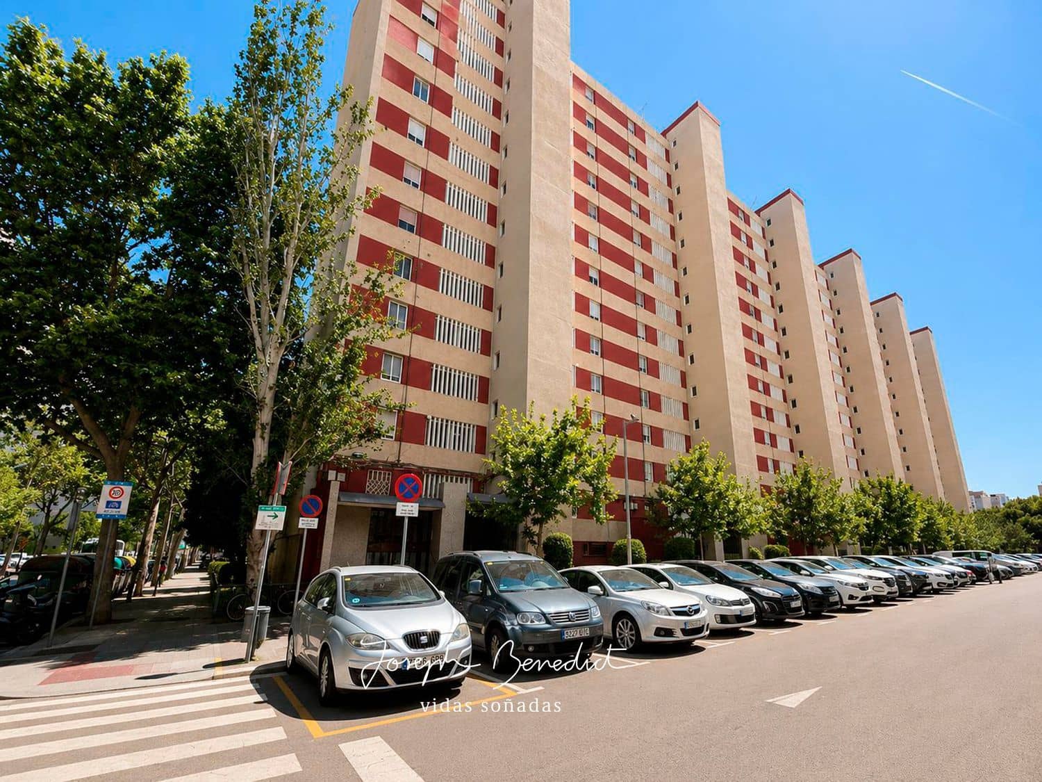 3 bedroom Apartment for sale in L'Hospitalet de Llobregat with garage - € 253,000 (Ref: 9872956)