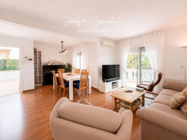 5 quarto Casa em Banda para venda em Castelldefels com piscina garagem - 995 000 € (Ref: 9877792)