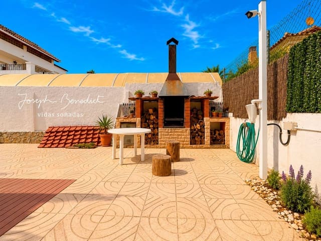 5 quarto Casa em Banda para venda em Castelldefels com piscina garagem - 995 000 € (Ref: 9877792)