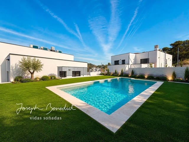 4 slaapkamer Villa te koop in Segur de Calafell, Calafell met zwembad garage - € 540.000 (Ref: 9880566)