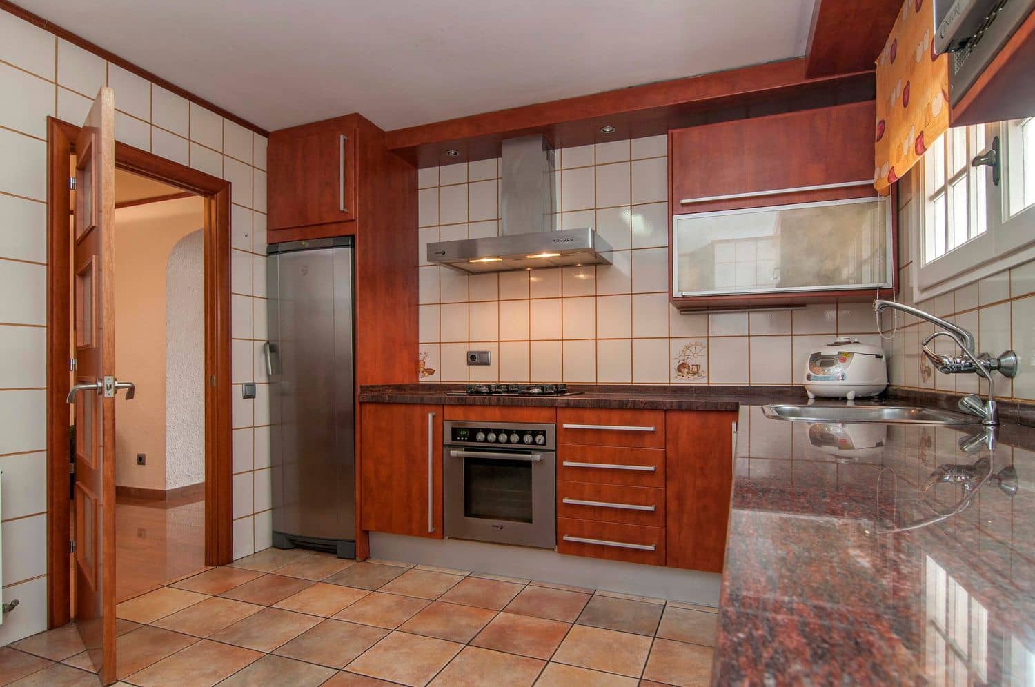 4 bedroom Villa for sale in Torrelles de Llobregat with garage - € 675,000 (Ref: 9958928)