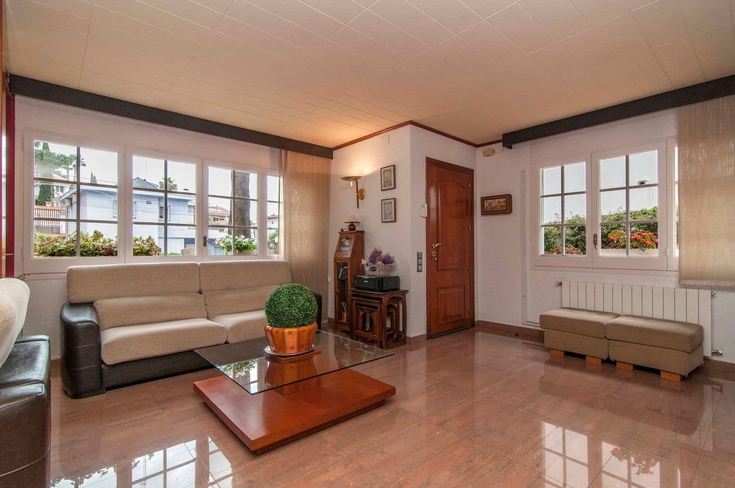 4 bedroom Villa for sale in Torrelles de Llobregat with garage - € 675,000 (Ref: 9958928)
