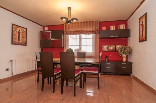 4 sypialnia Willa na sprzedaż w Torrelles de Llobregat z garażem - 675 000 € (Ref: 9958928)