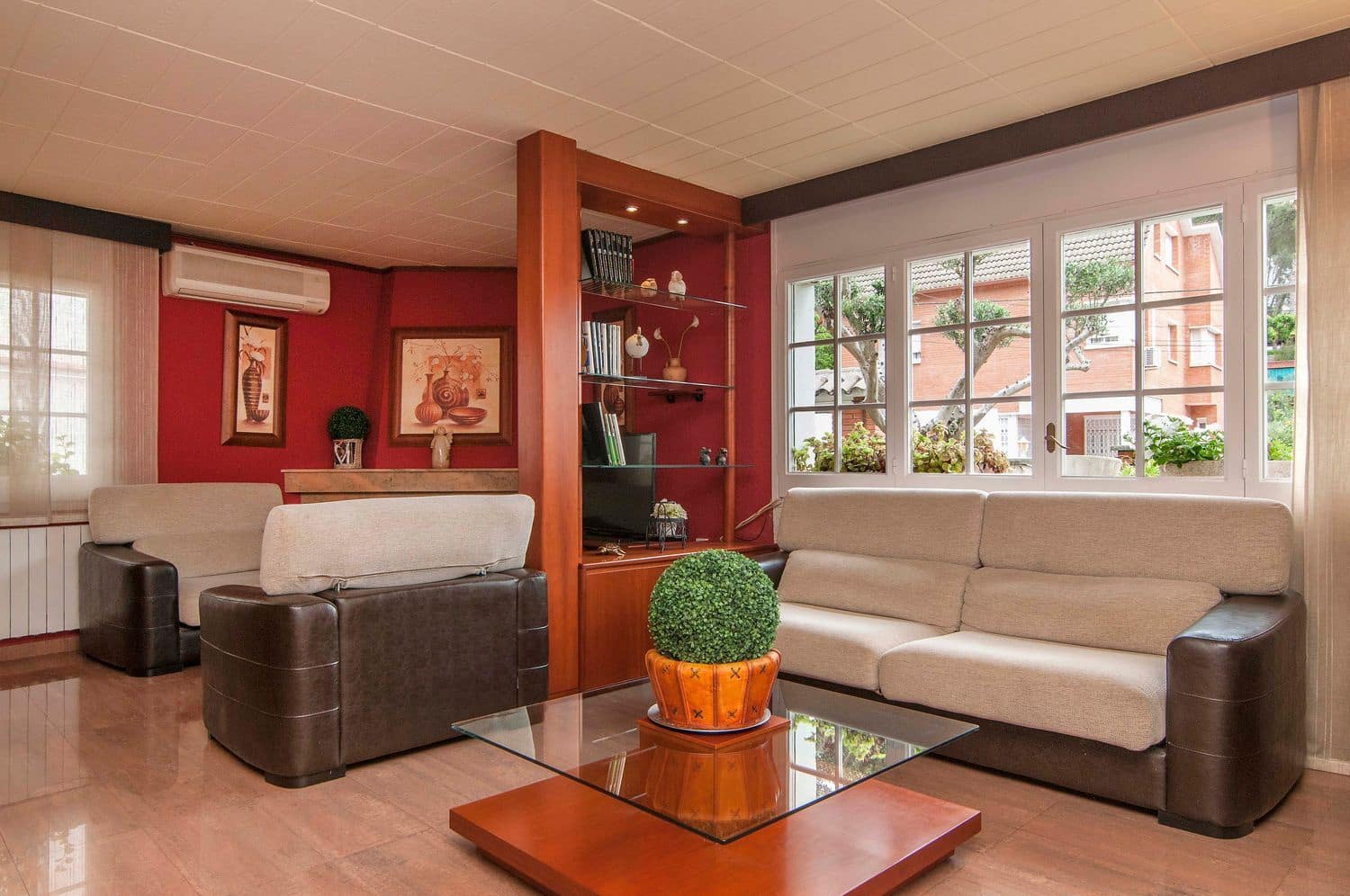 4 bedroom Villa for sale in Torrelles de Llobregat with garage - € 675,000 (Ref: 9958928)