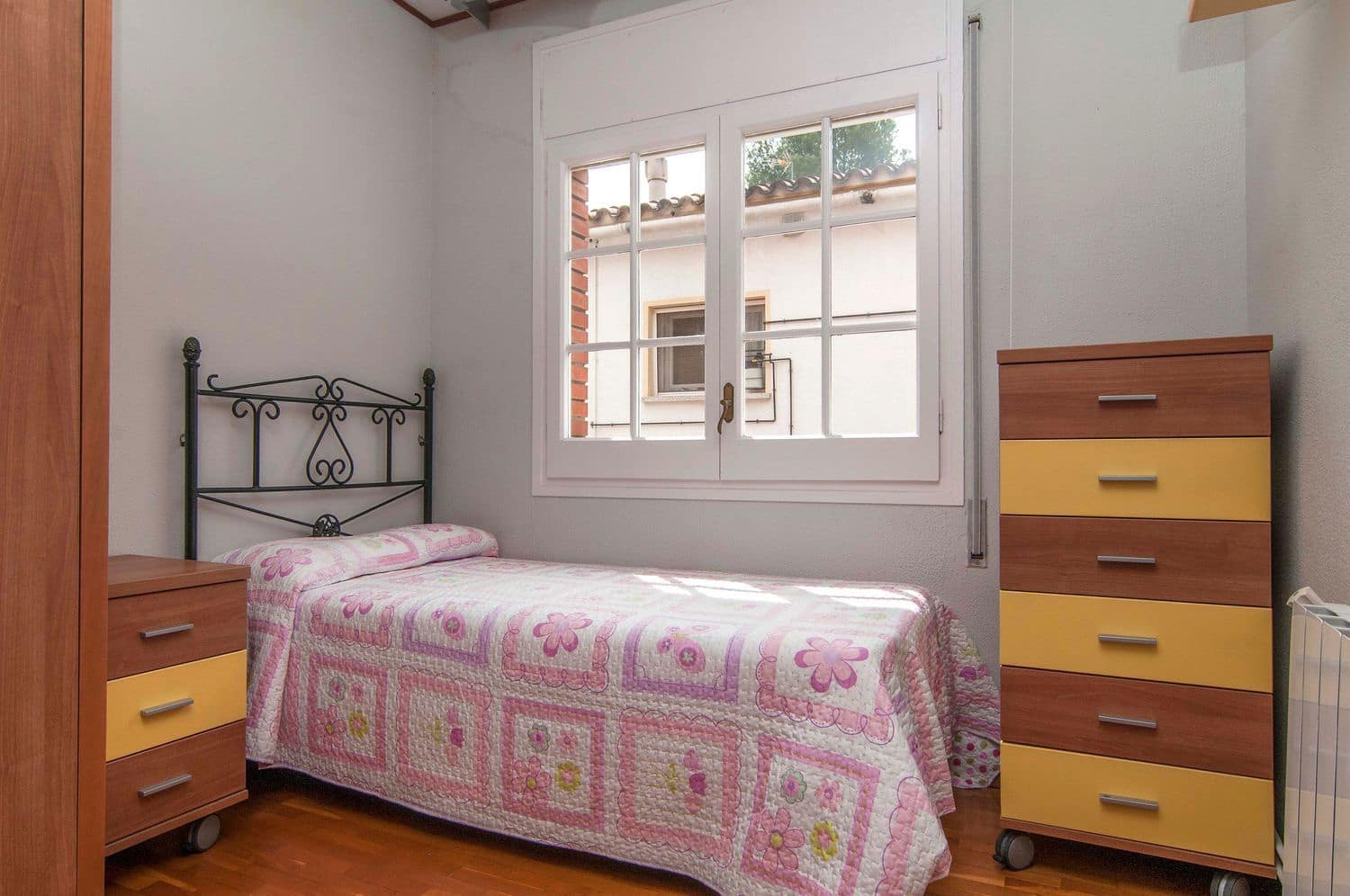 4 bedroom Villa for sale in Torrelles de Llobregat with garage - € 675,000 (Ref: 9958928)