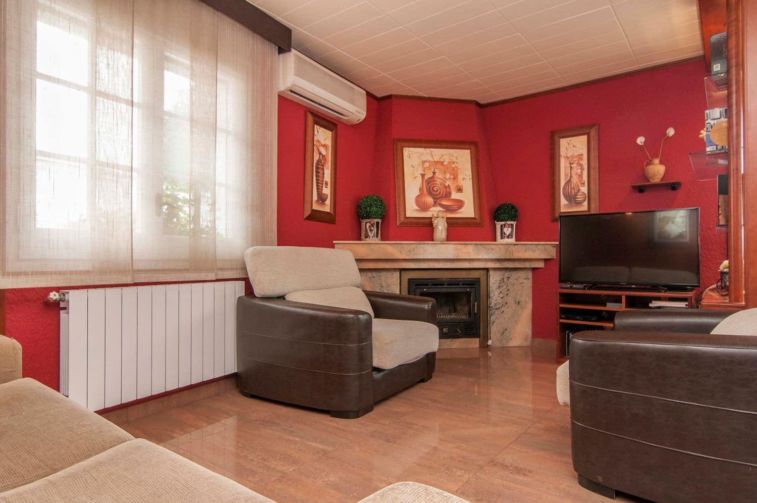 4 bedroom Villa for sale in Torrelles de Llobregat with garage - € 675,000 (Ref: 9958928)