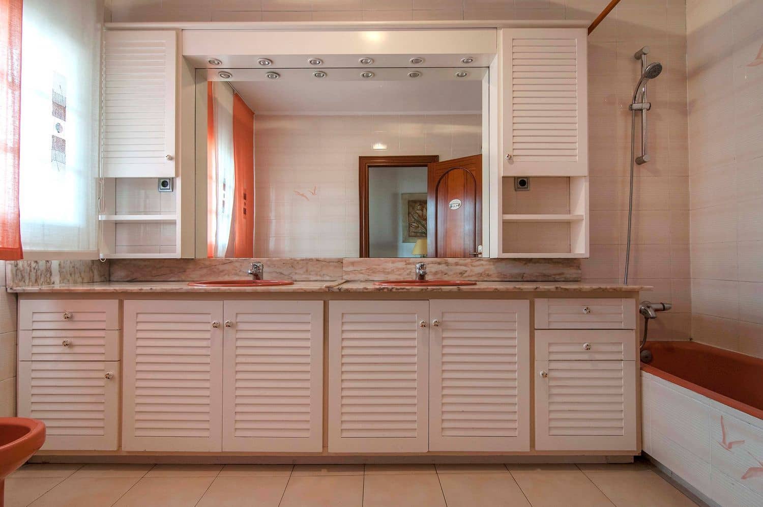 4 bedroom Villa for sale in Torrelles de Llobregat with garage - € 675,000 (Ref: 9958928)