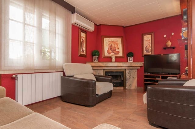 4 sypialnia Willa na sprzedaż w Torrelles de Llobregat z garażem - 675 000 € (Ref: 9958928)