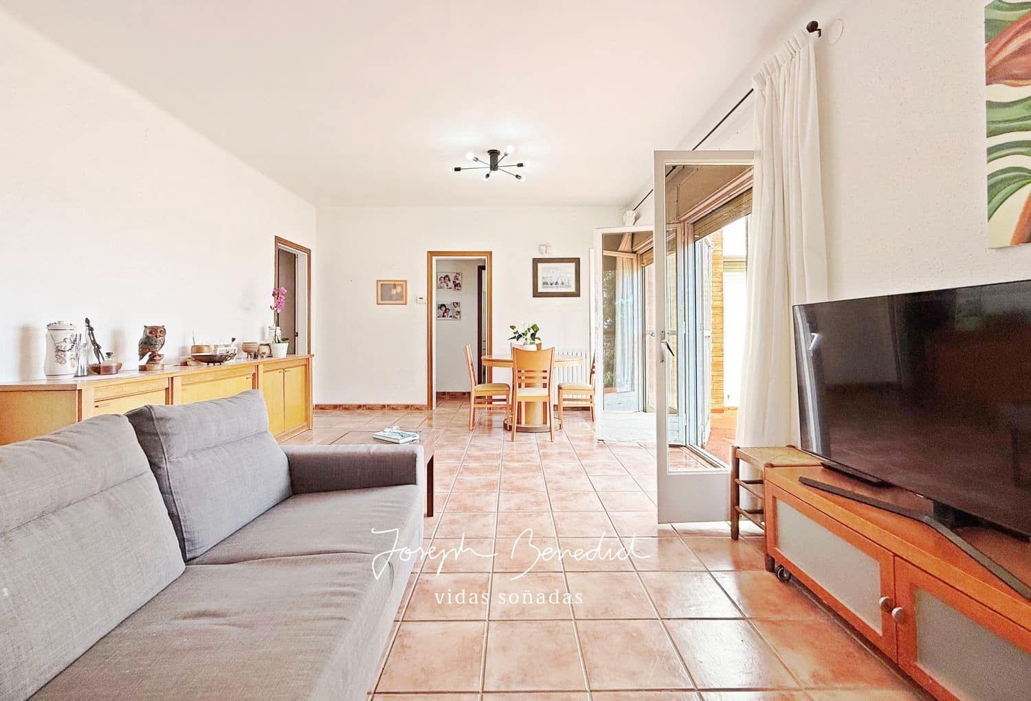 4 bedroom Villa for sale in Torrelles de Llobregat with garage - € 635,000 (Ref: 9958929)