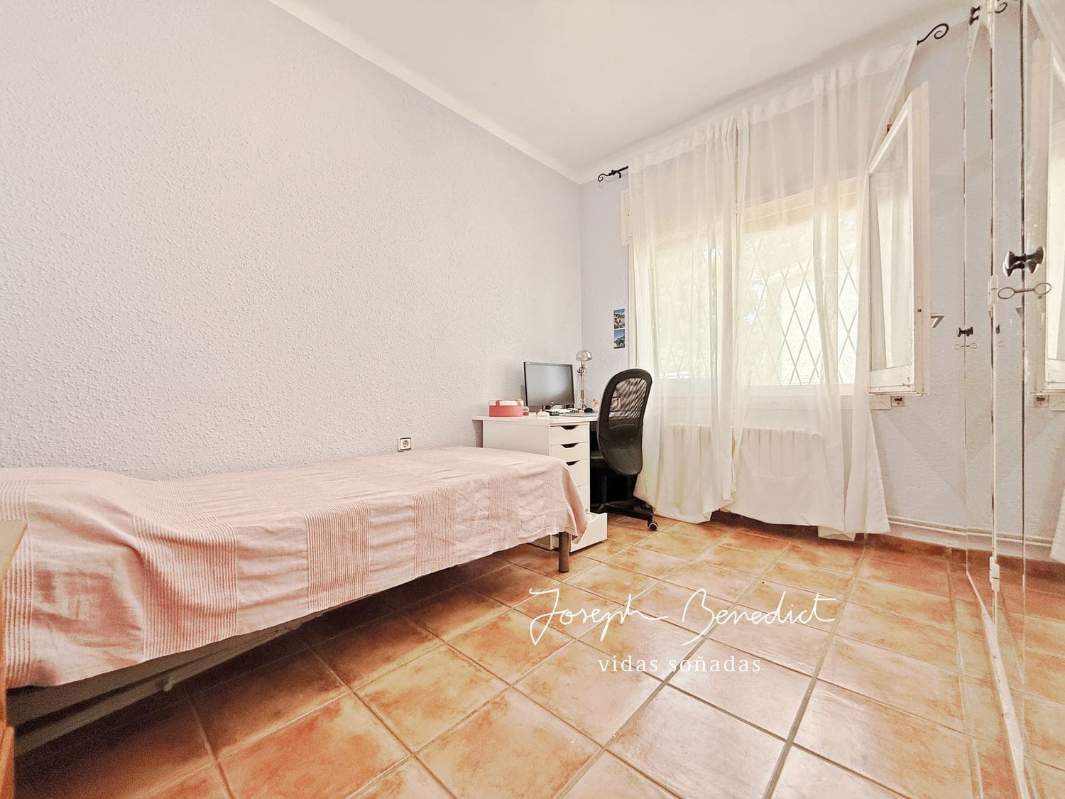 4 bedroom Villa for sale in Torrelles de Llobregat with garage - € 635,000 (Ref: 9958929)