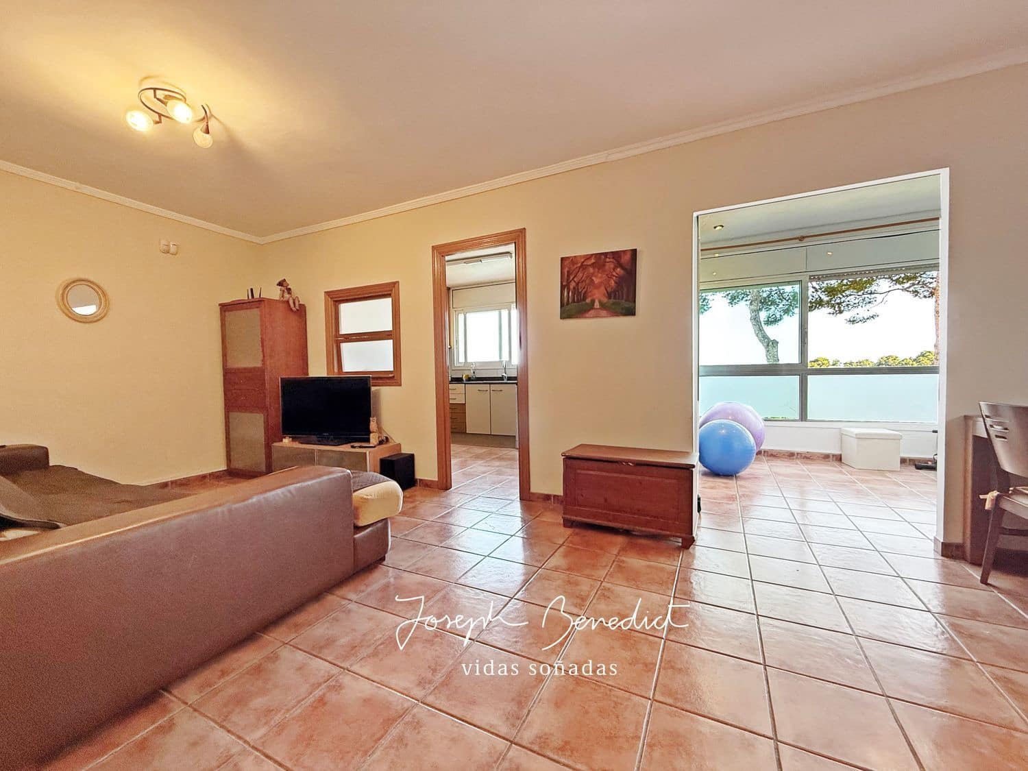 4 bedroom Villa for sale in Torrelles de Llobregat with garage - € 635,000 (Ref: 9958929)