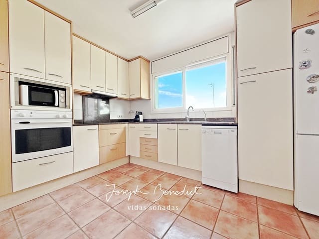 4 sypialnia Willa na sprzedaż w Torrelles de Llobregat z garażem - 635 000 € (Ref: 9958929)
