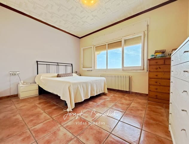 4 sypialnia Willa na sprzedaż w Torrelles de Llobregat z garażem - 635 000 € (Ref: 9958929)