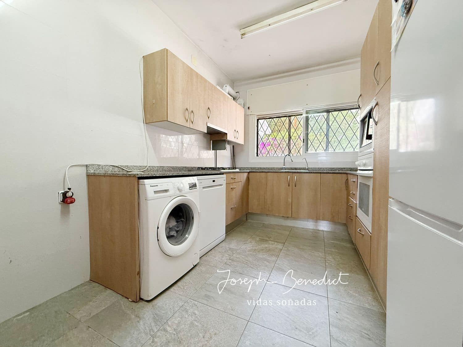4 bedroom Villa for sale in Torrelles de Llobregat with garage - € 635,000 (Ref: 9958929)
