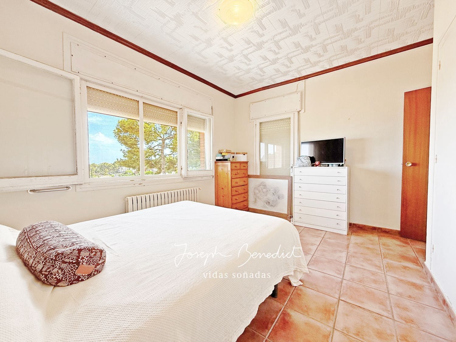 4 bedroom Villa for sale in Torrelles de Llobregat with garage - € 635,000 (Ref: 9958929)