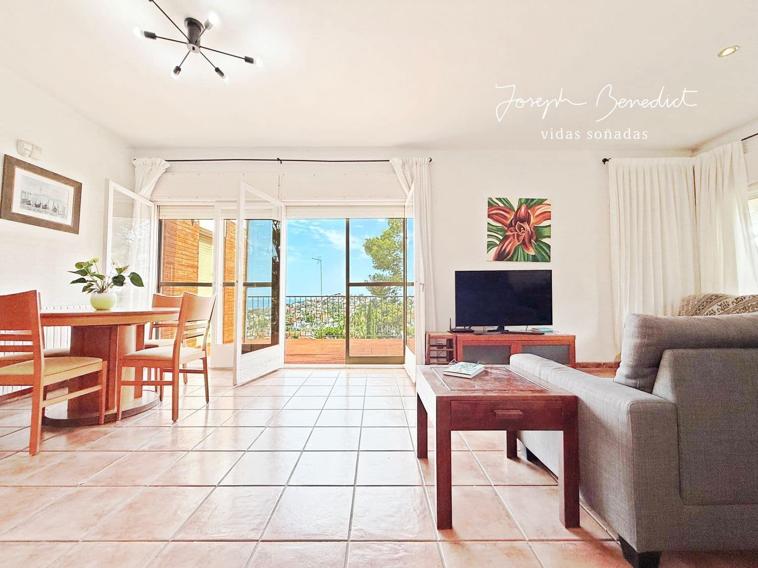 4 bedroom Villa for sale in Torrelles de Llobregat with garage - € 635,000 (Ref: 9958929)