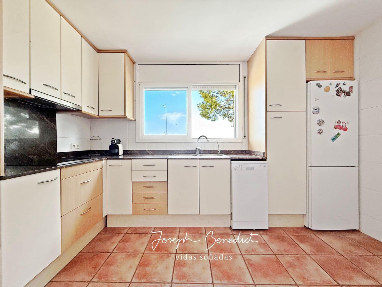4 bedroom Villa for sale in Torrelles de Llobregat with garage - € 635,000 (Ref: 9958929)