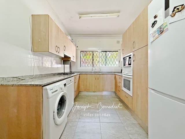 4 sypialnia Willa na sprzedaż w Torrelles de Llobregat z garażem - 635 000 € (Ref: 9958929)