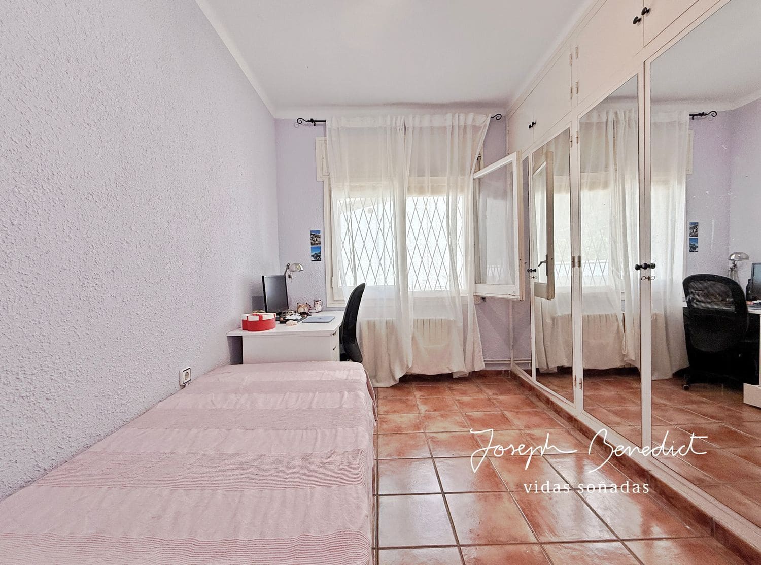 4 bedroom Villa for sale in Torrelles de Llobregat with garage - € 635,000 (Ref: 9958929)