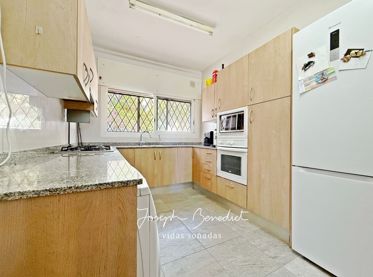 4 bedroom Villa for sale in Torrelles de Llobregat with garage - € 635,000 (Ref: 9958929)