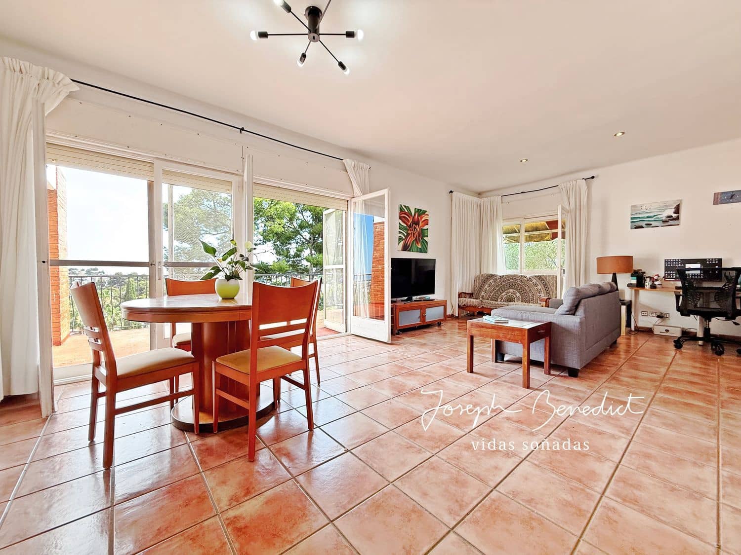 4 bedroom Villa for sale in Torrelles de Llobregat with garage - € 635,000 (Ref: 9958929)