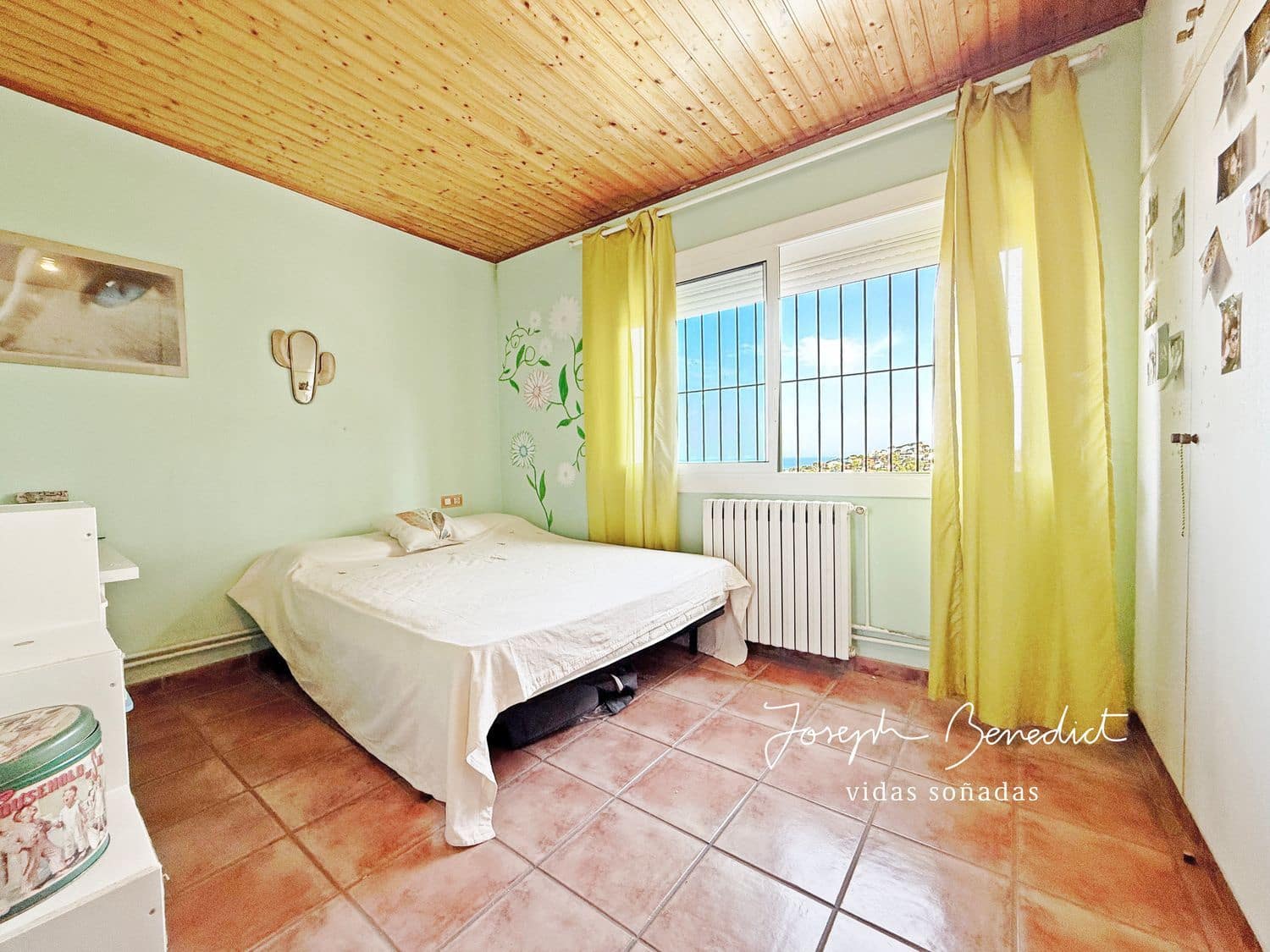 4 bedroom Villa for sale in Torrelles de Llobregat with garage - € 635,000 (Ref: 9958929)