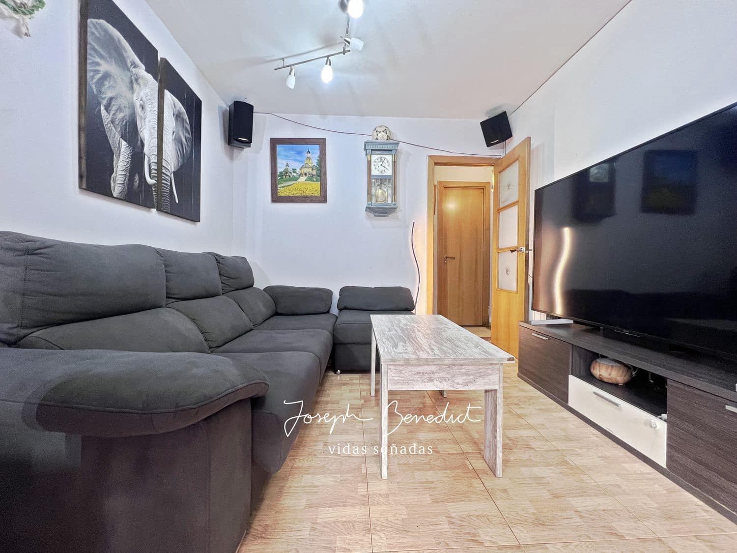 3 bedroom Apartment for sale in L'Hospitalet de Llobregat with garage - € 285,000 (Ref: 9964578)