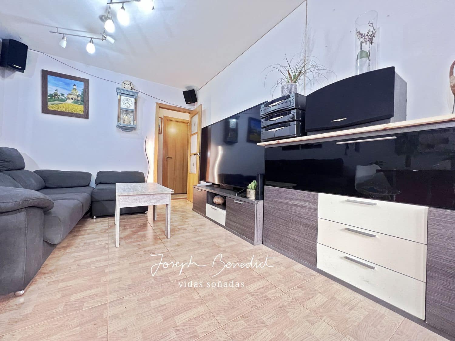 3 bedroom Apartment for sale in L'Hospitalet de Llobregat with garage - € 285,000 (Ref: 9964578)
