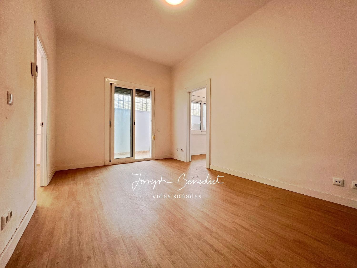 3 bedroom Apartment for sale in L'Hospitalet de Llobregat with garage - € 273,000 (Ref: 9964579)
