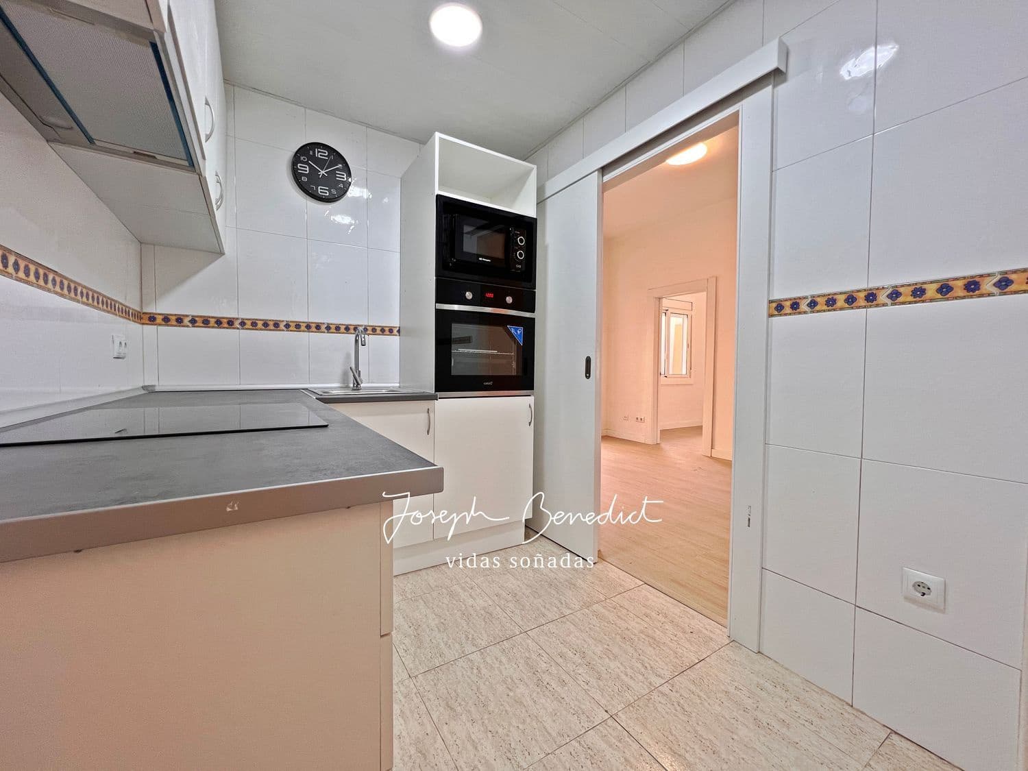 3 bedroom Apartment for sale in L'Hospitalet de Llobregat with garage - € 273,000 (Ref: 9964579)