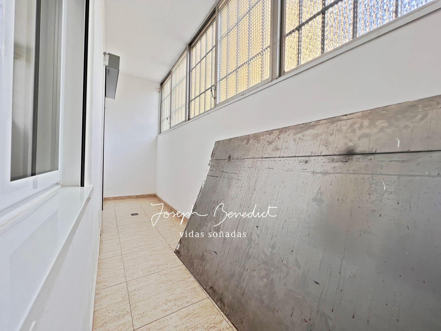 3 bedroom Apartment for sale in L'Hospitalet de Llobregat with garage - € 273,000 (Ref: 9964579)