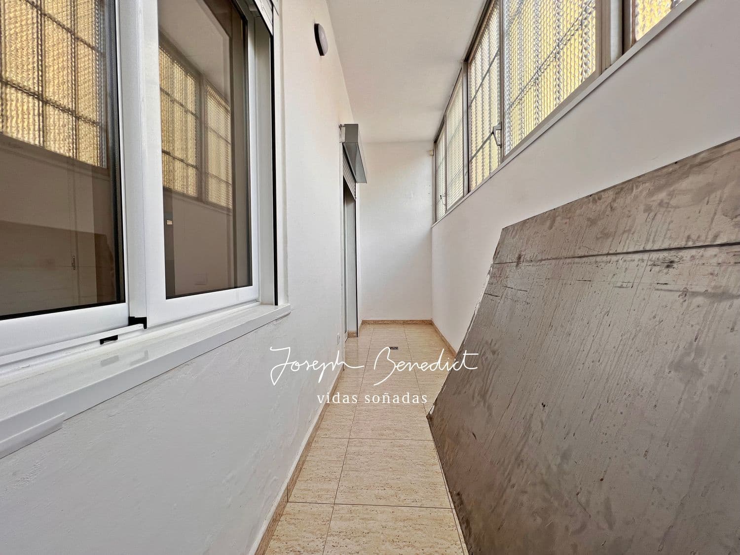 3 bedroom Apartment for sale in L'Hospitalet de Llobregat with garage - € 273,000 (Ref: 9964579)