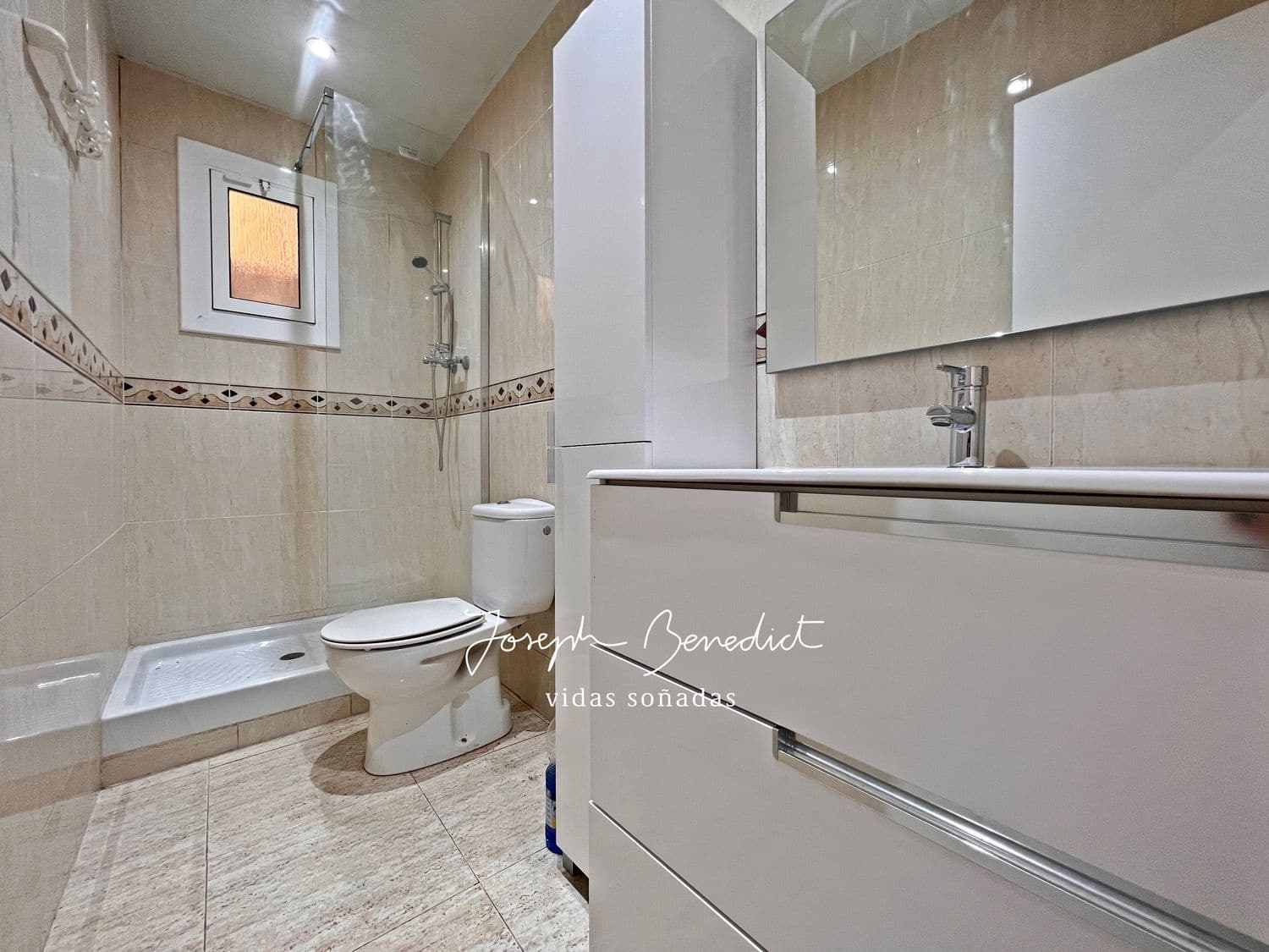 3 bedroom Apartment for sale in L'Hospitalet de Llobregat with garage - € 273,000 (Ref: 9964579)