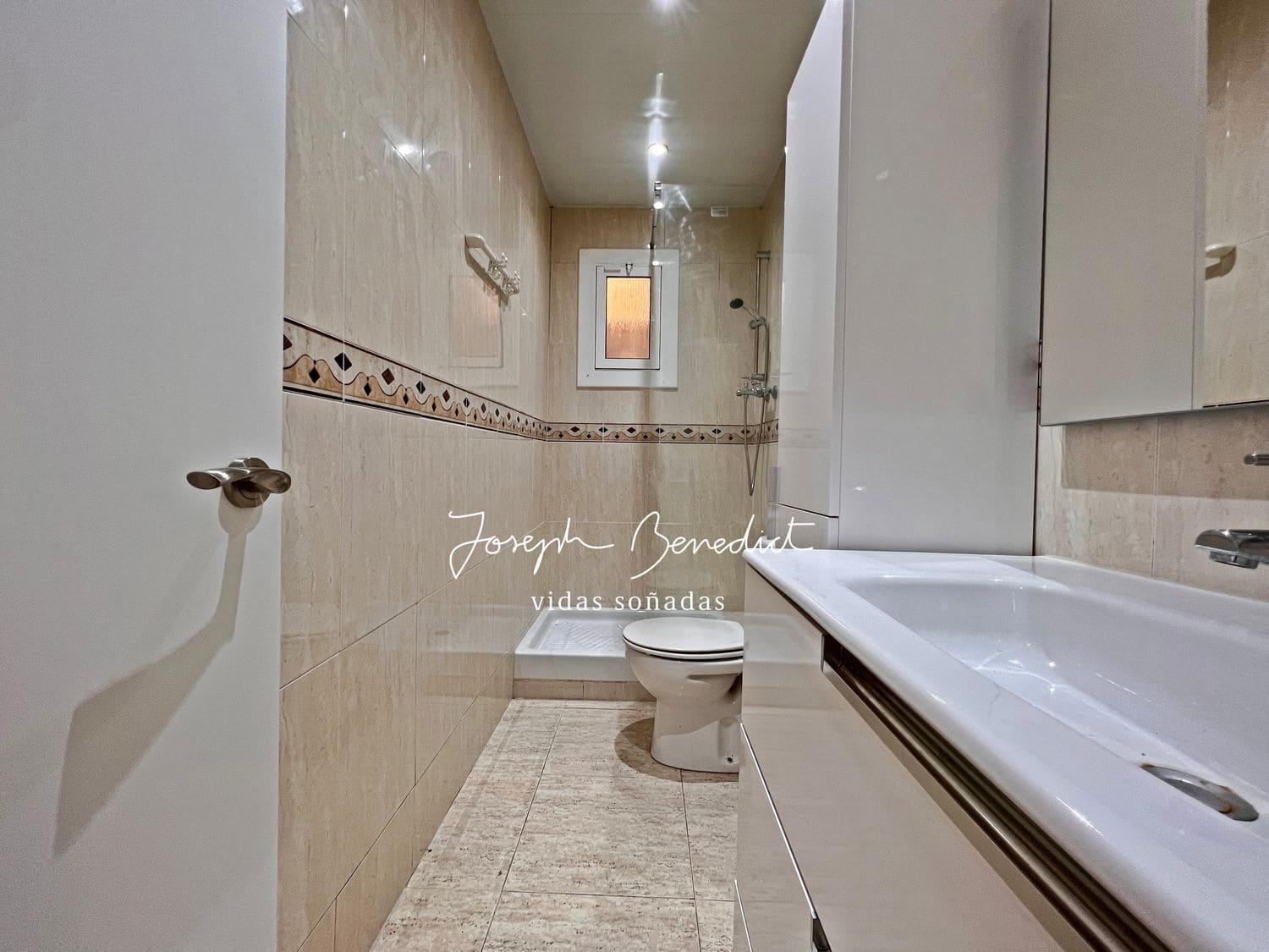 3 bedroom Apartment for sale in L'Hospitalet de Llobregat with garage - € 273,000 (Ref: 9964579)