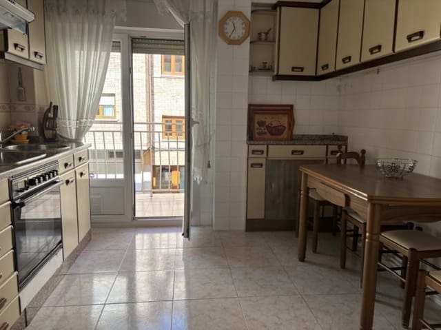 4 Zimmer Wohnung zu verkaufen in Aguilar de Campoo mit Garage - 153.000 € (Ref: 10040705)