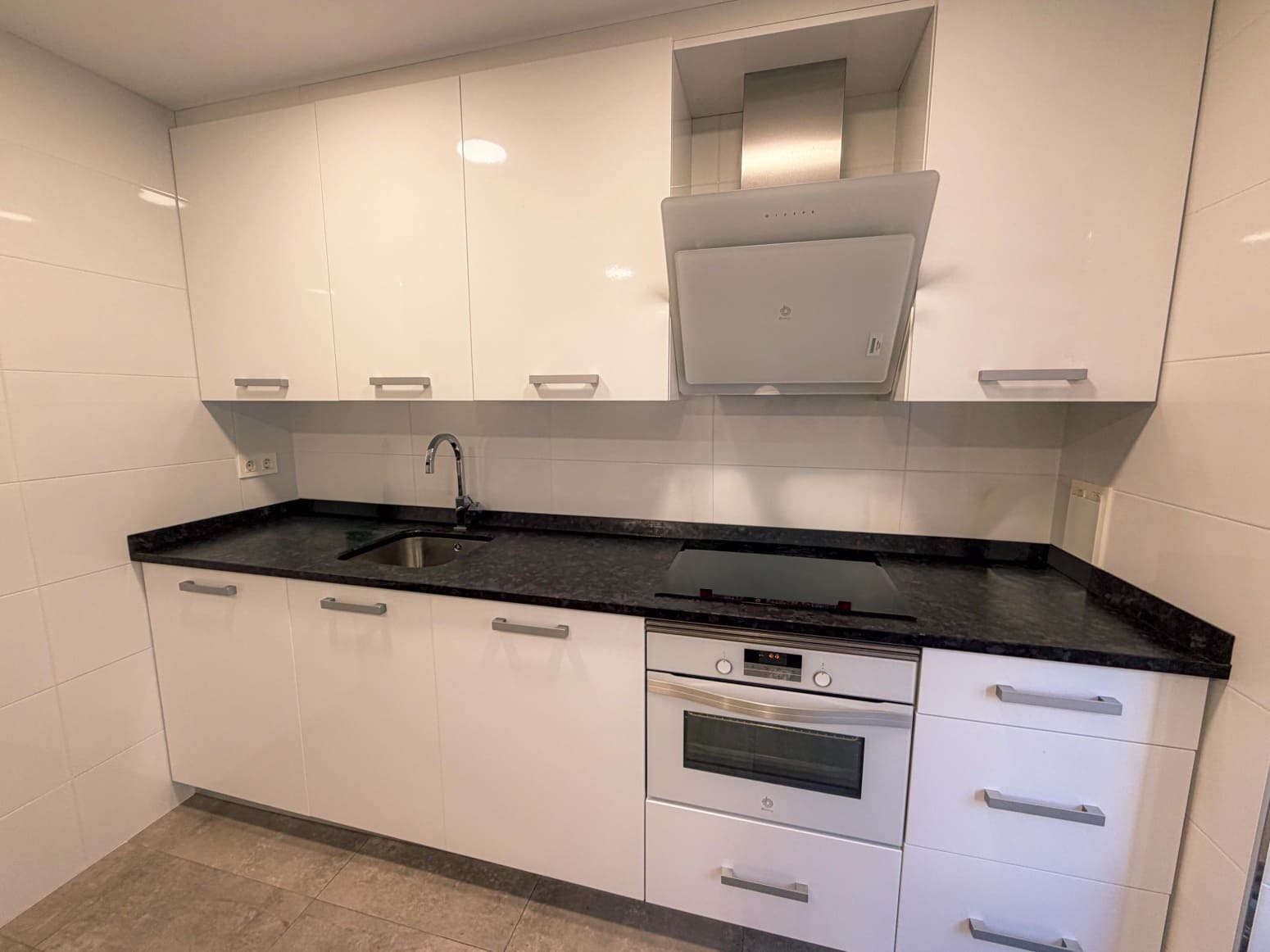 3 bedroom Villa for sale in Aguilar de Campoo with garage - € 407,000 (Ref: 10115449)