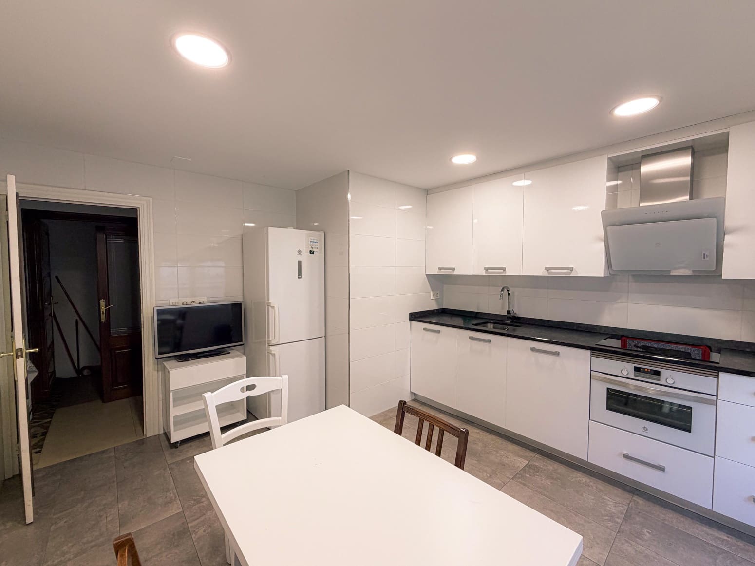 3 bedroom Villa for sale in Aguilar de Campoo with garage - € 407,000 (Ref: 10115449)